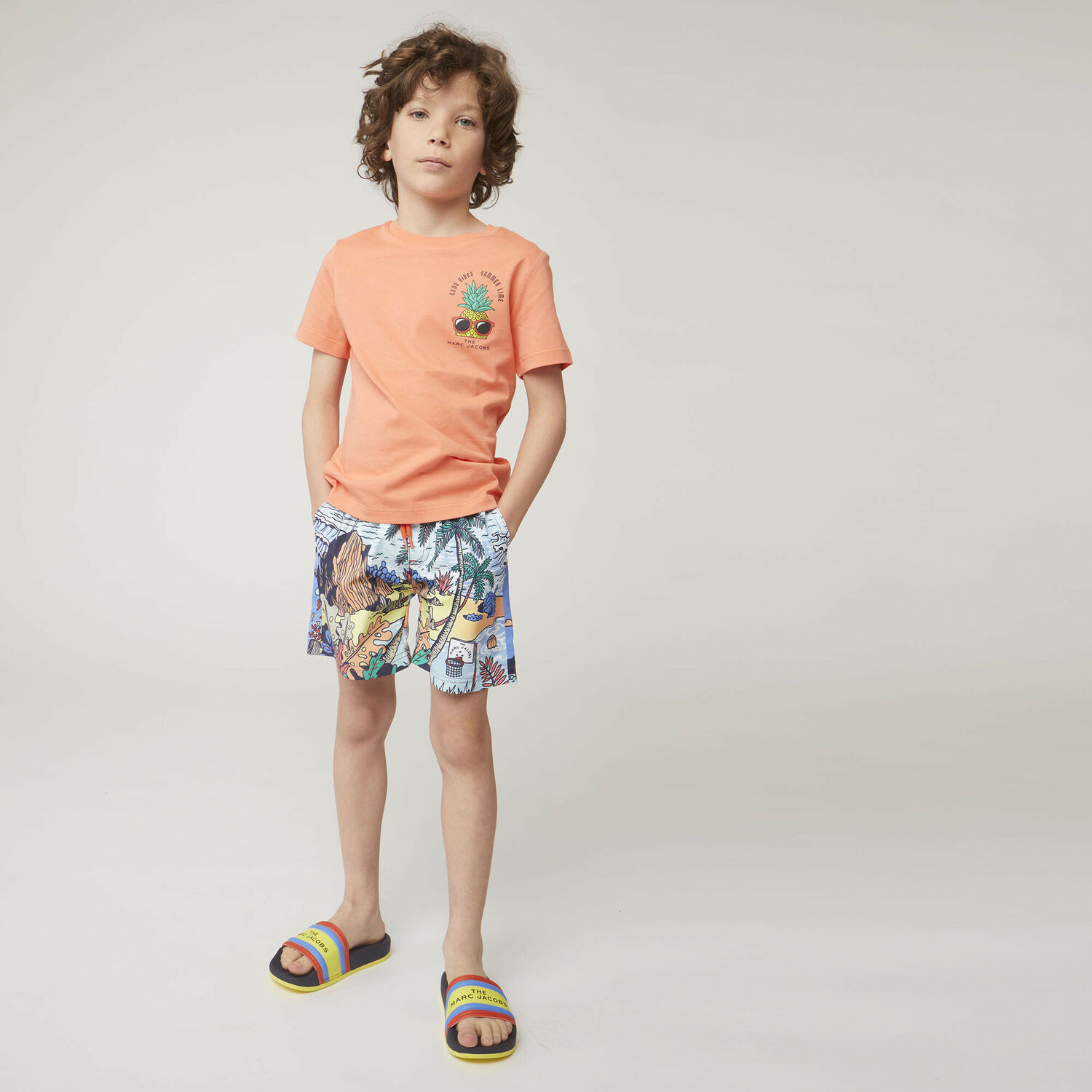 سلايدر بالشعار باللون الكحلي والأحمر للأولاد, 1, hi-res