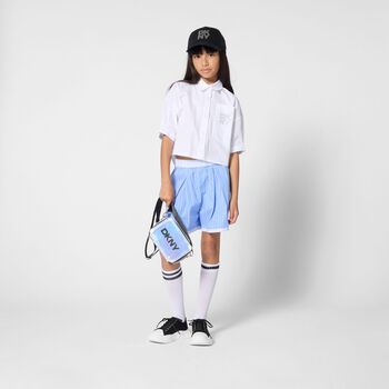 قميص بنات بشعار مزخرف بالماس باللون الابيض 