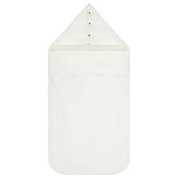 عش أطفال بالشعار باللون الابيض للبنات