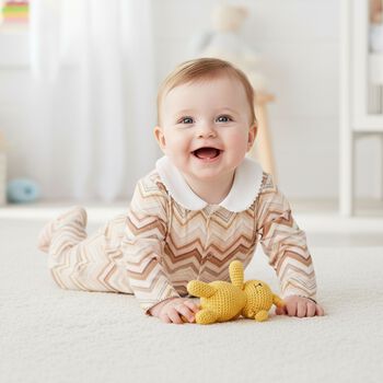 ملابس أطفال متعرجة متعددة الألوان