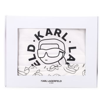 بطانية للاطفال بالشعار باللون الابيض