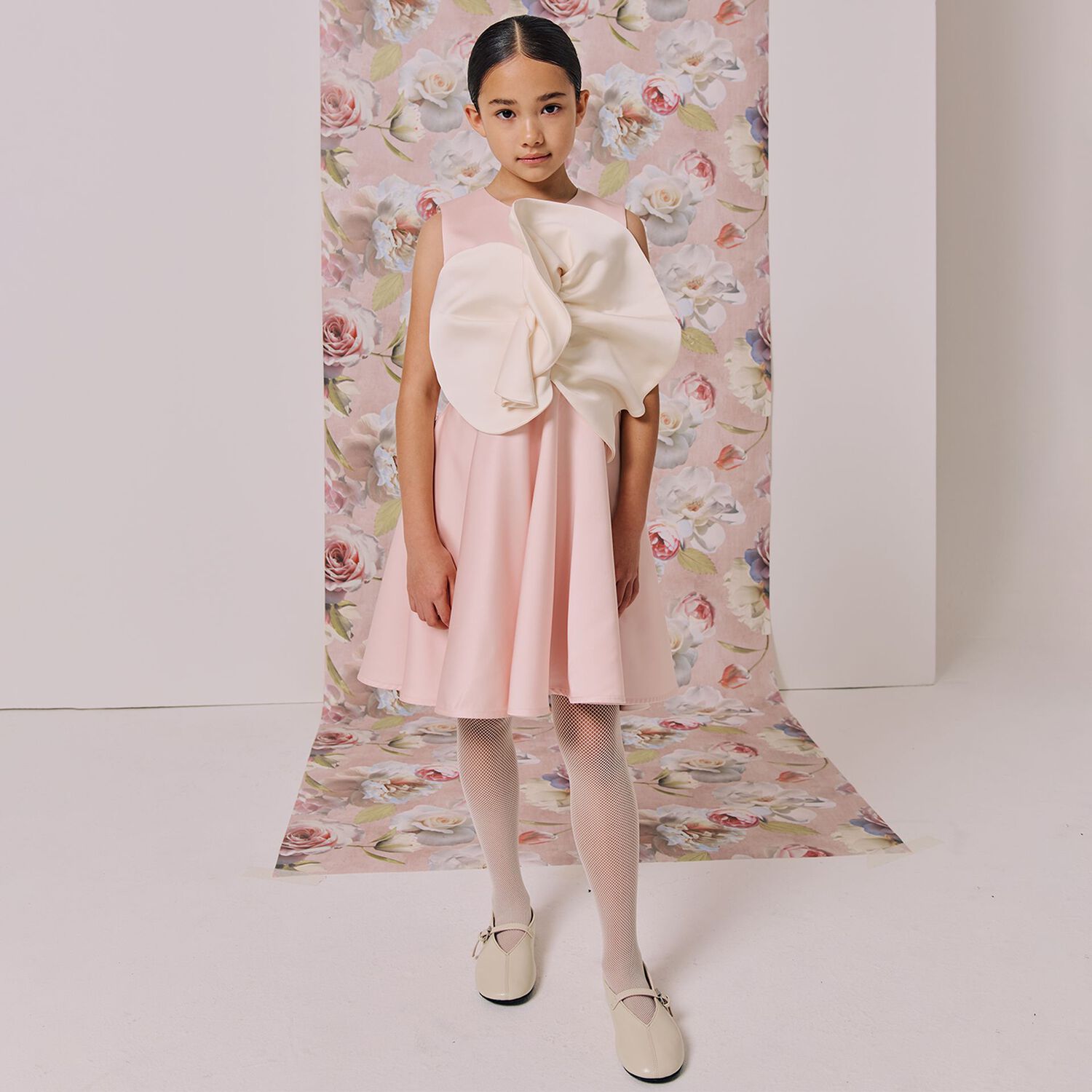 فستان بنات من الساتان مزين بالزهور باللون الوردى , 1, hi-res