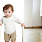 شورت أولاد بالشعار باللون البيج, 1, hi-res