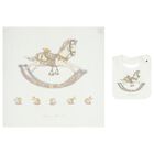 طقم قماط ومريلة بطبعة الحصان باللون العاجي, 1, hi-res