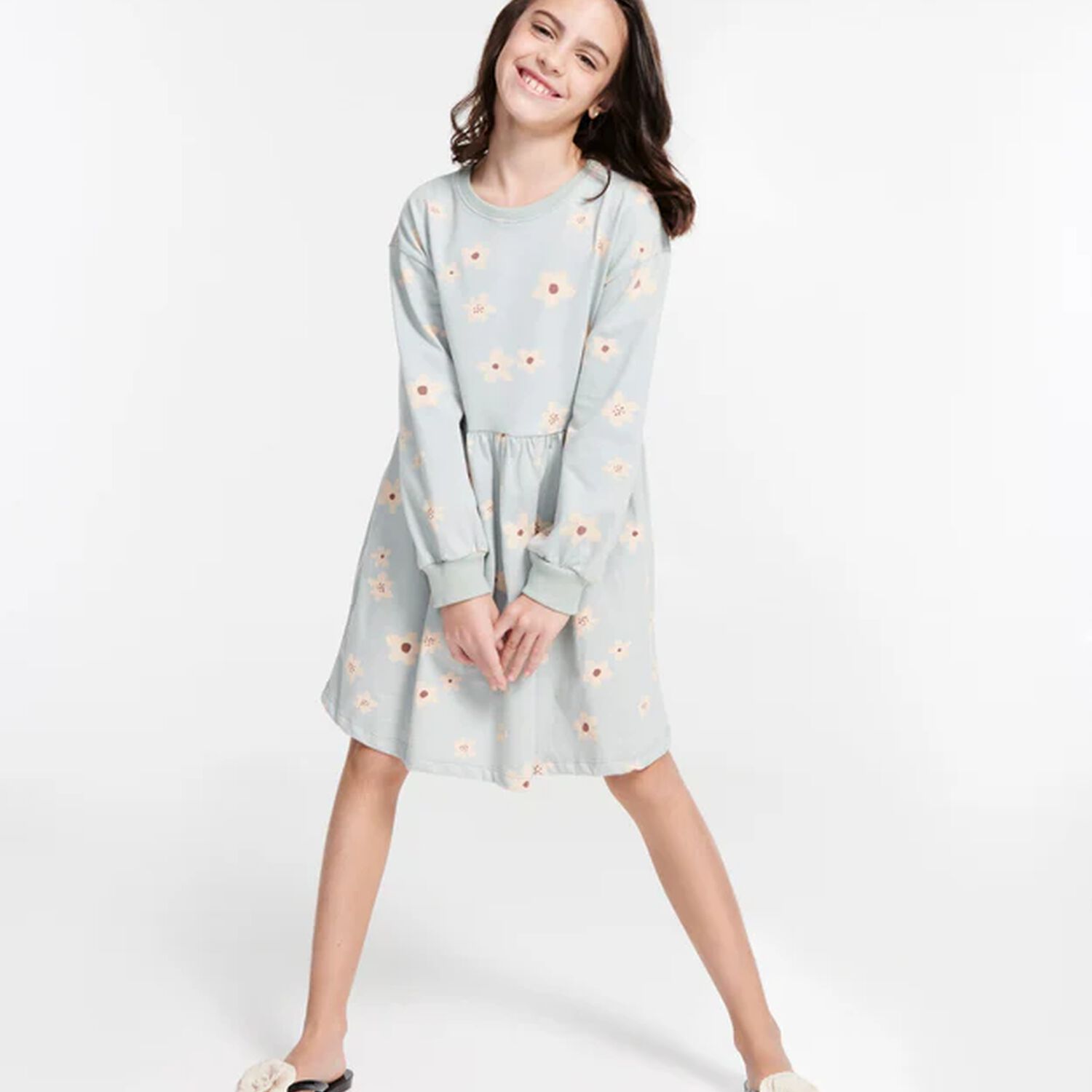 شباشب بناتي باللون الاسود و البيج مزينة بشعار زهور, 2, hi-res