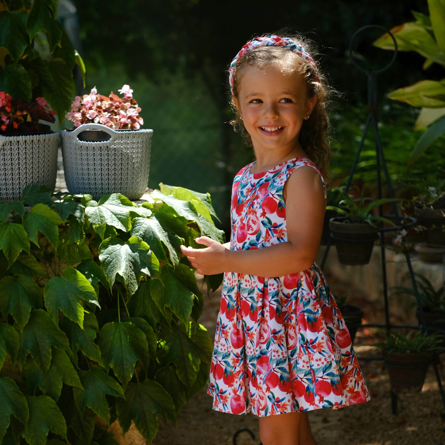 فستان باللون الأحمر, 1, hi-res image number null