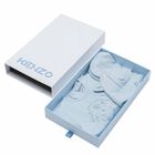 طقم هدية افرول وقبعة ومريلة بالشعار باللون الازرق للاولاد, 1, hi-res