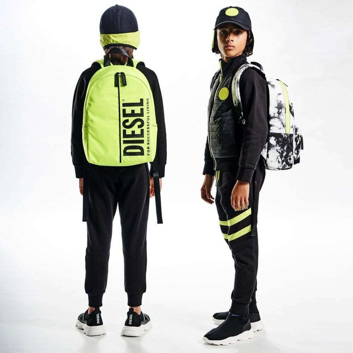 بنطلون رياضى بالشعار باللون الاسود للاولاد, 1, hi-res image number null