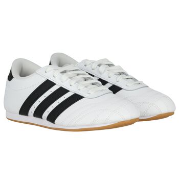 حذاء رياضى برباط للتايكوندو بالشعار باللون الابيض والاسود 