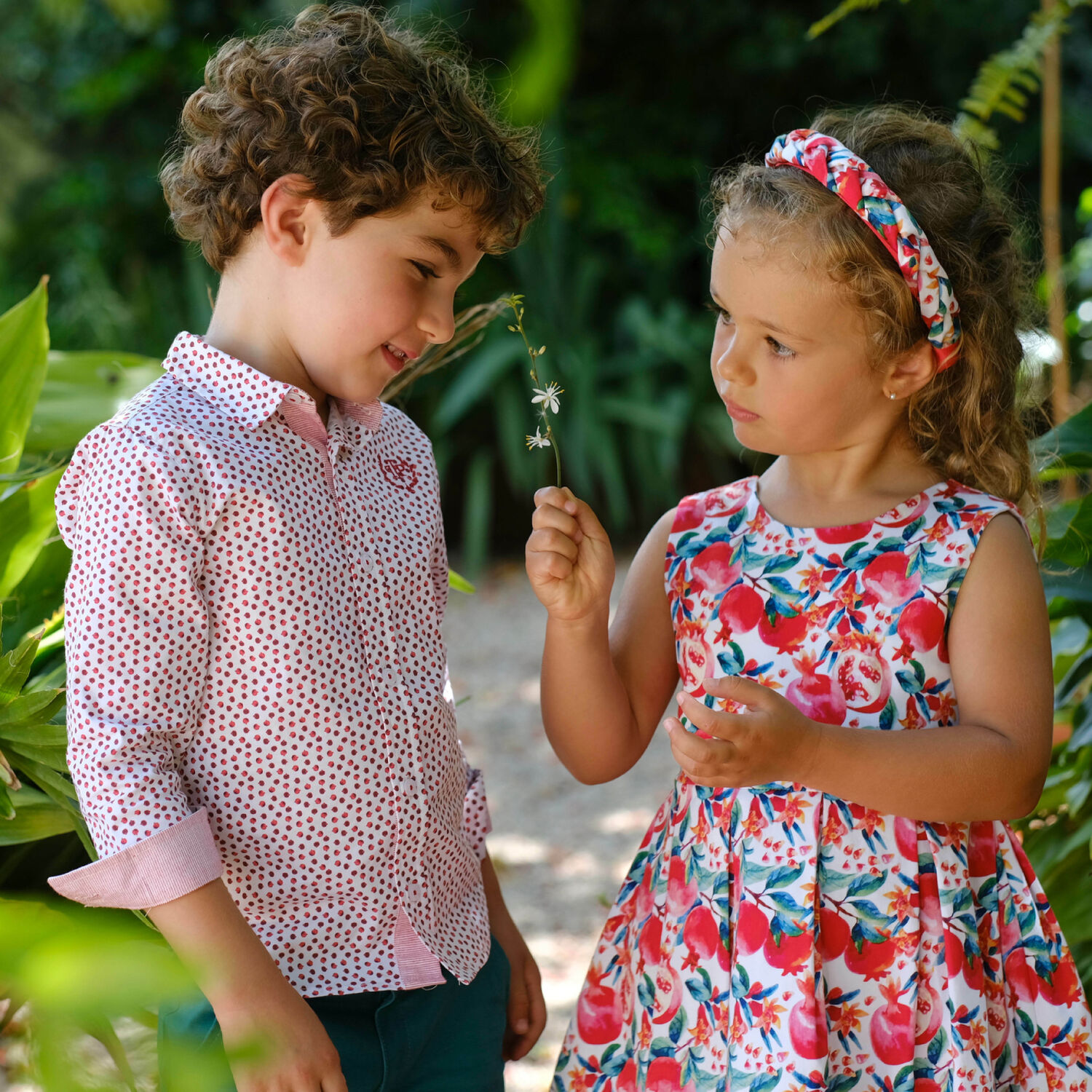 فستان باللون الأحمر, 1, hi-res image number null