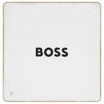 بطانيه مبطنه بالشعار باللون الابيض والبيج 