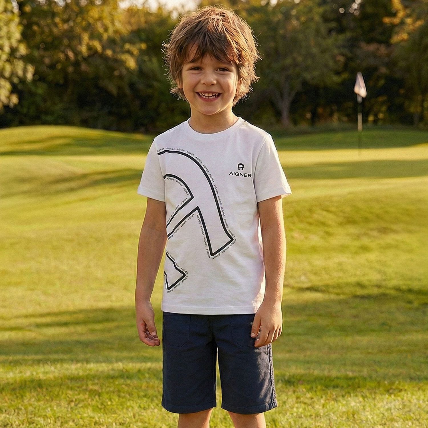 طقم شورت للأولاد بالشعار باللون الابيض والكحلي, 1, hi-res