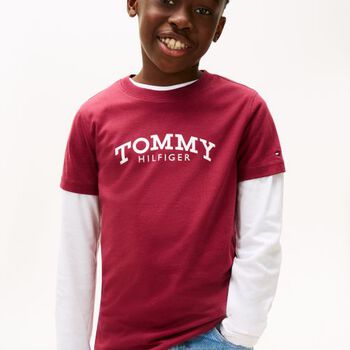 تيشيرت اولاد بالشعار باللون الاحمر 