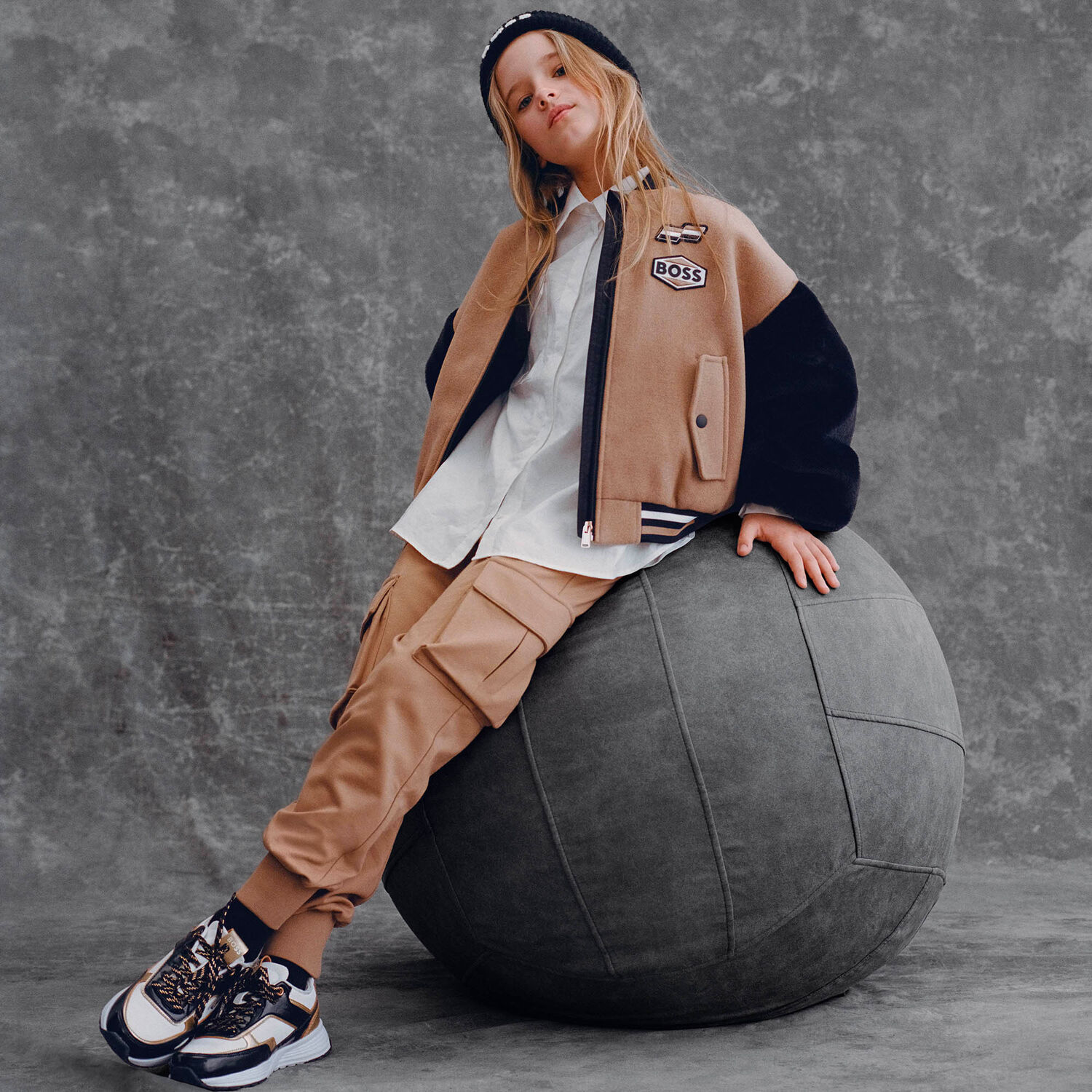 حذاء رياضى بنات بالشعار باللون الاسود والابيض, 1, hi-res