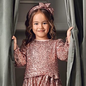 فستان بنات مطرز باللون الوردي