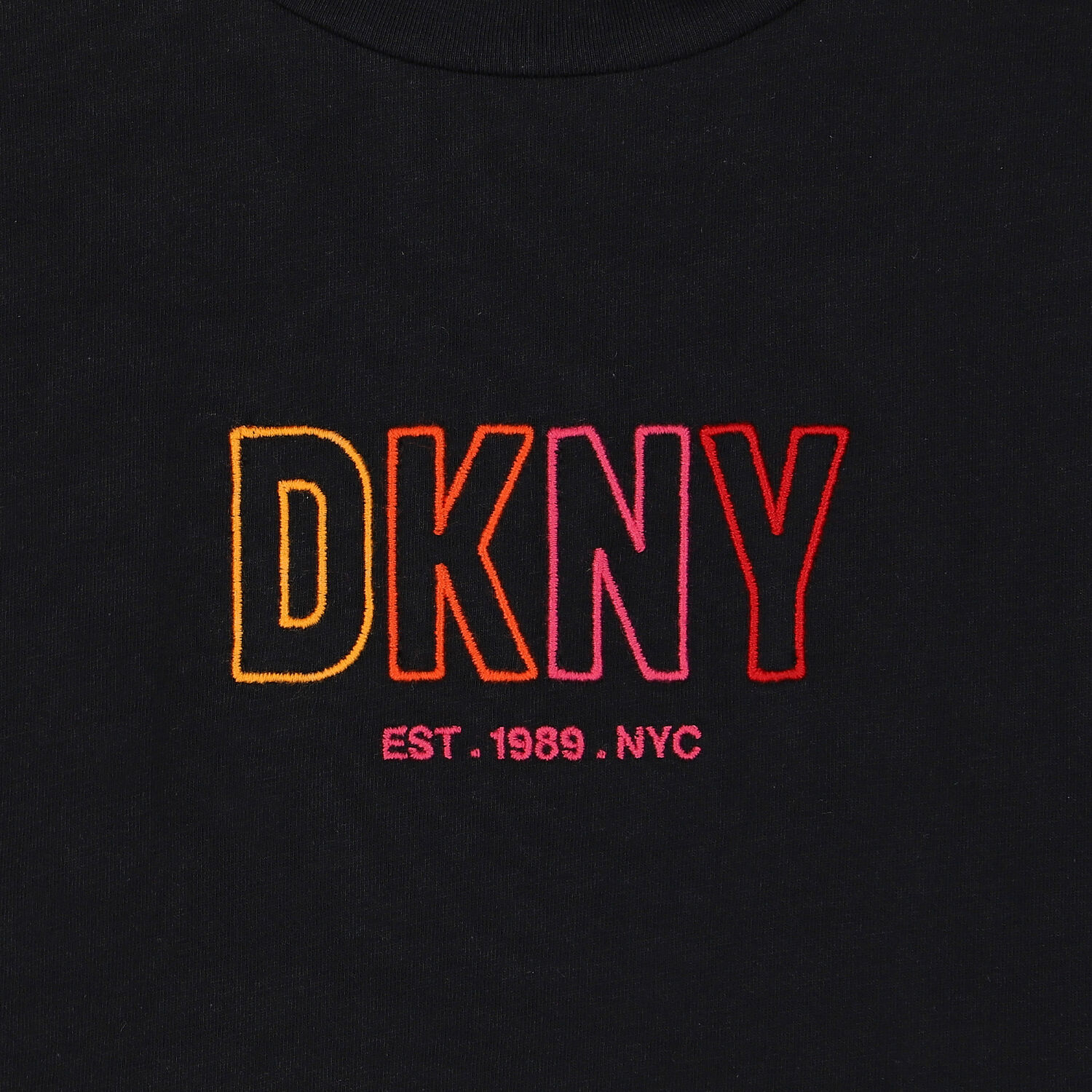 تيشيرت بالشعار باللون الأسود للبنات , 1, hi-res