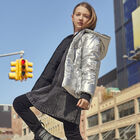 جاكيت بنات بالشعار باللون الفضي والأسود (بوجهين), 1, hi-res