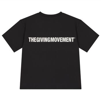 تي شيرت باللون أسود بقصّة واسعة من الجلد الناعم وشعار العلامة التجارية