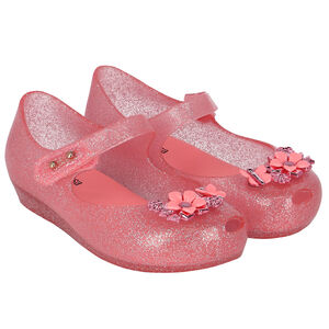 حذاء باللون الزهري للبنات
